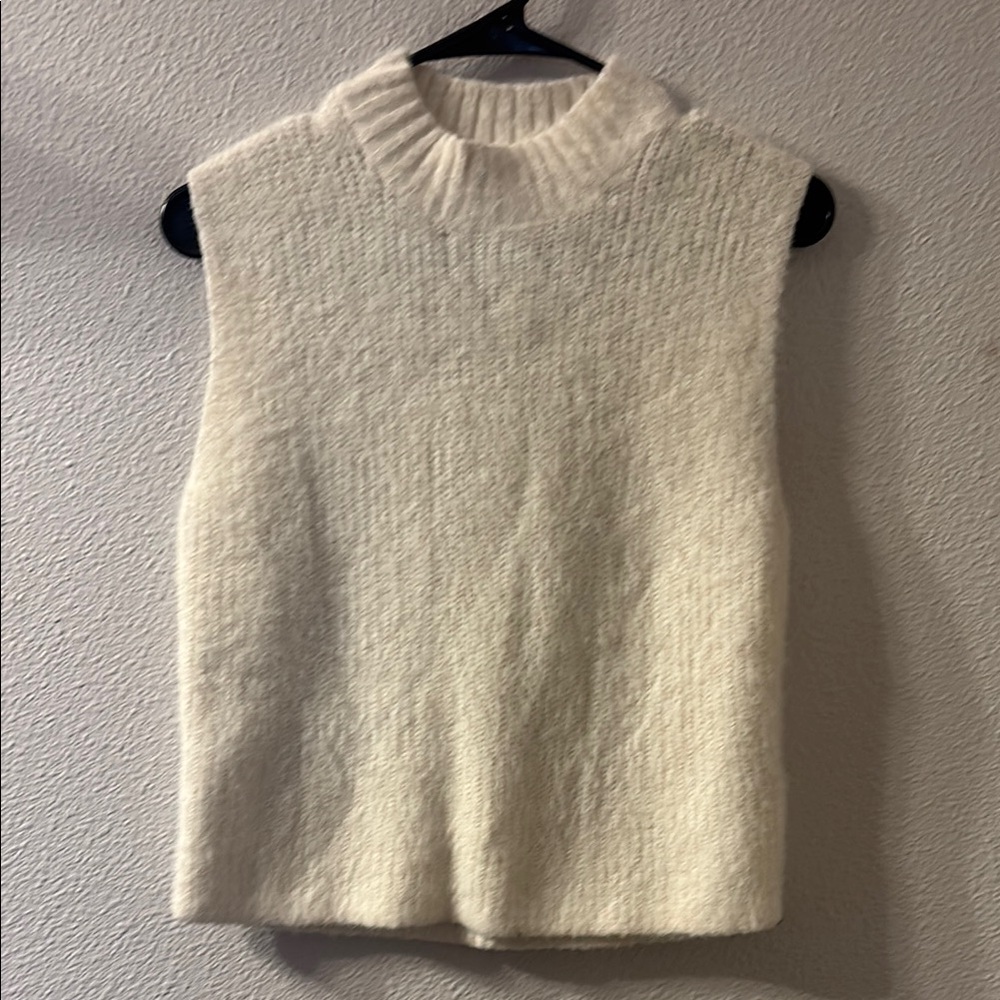 Gap Cozy Cream Sleeveless Sweater size medium